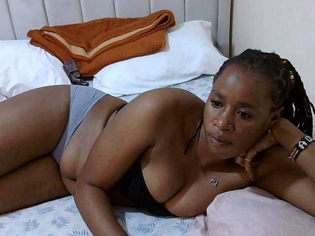 Live sex webcam photo for Hadassa29 #290793558