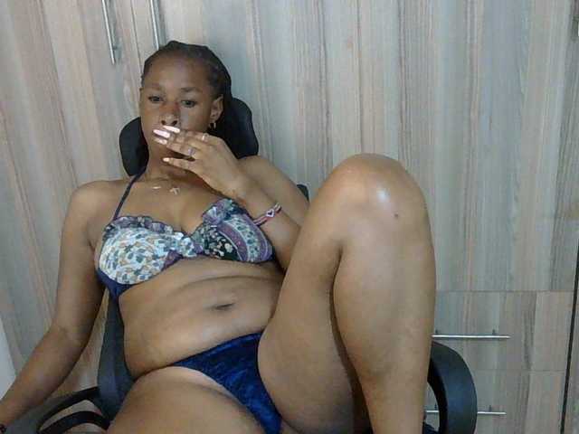 Live sex webcam photo for Hadassa29 #290943285