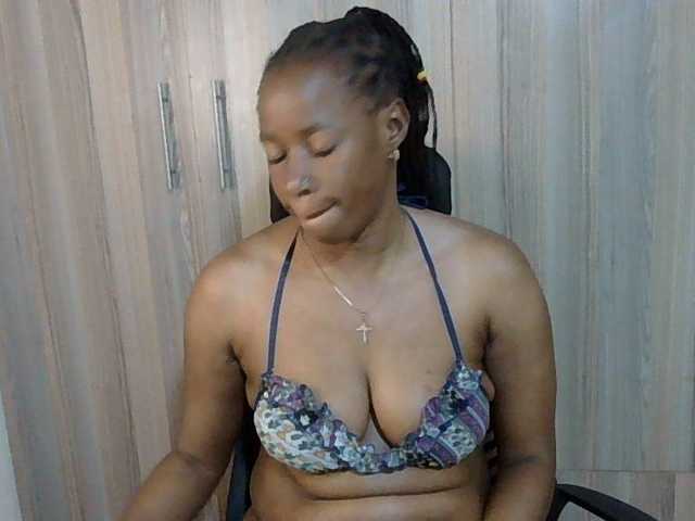 Live sex webcam photo for Hadassa29 #290949051