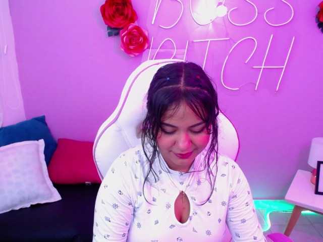 Live sex webcam photo for Hailey-05 #273232221