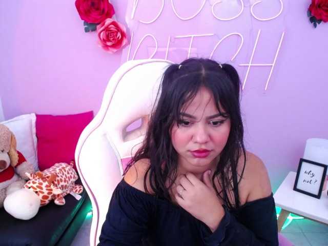 Live sex webcam photo for Hailey-05 #273271862