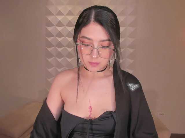 Live sex webcam photo for HaileyRoss #292342578