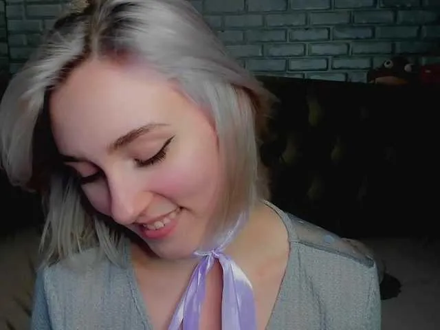 Live sex webcam photo for HaileyThrone #272000920