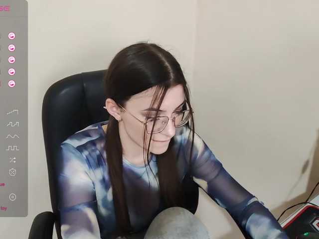 Live sex webcam photo for HailySue #277515899