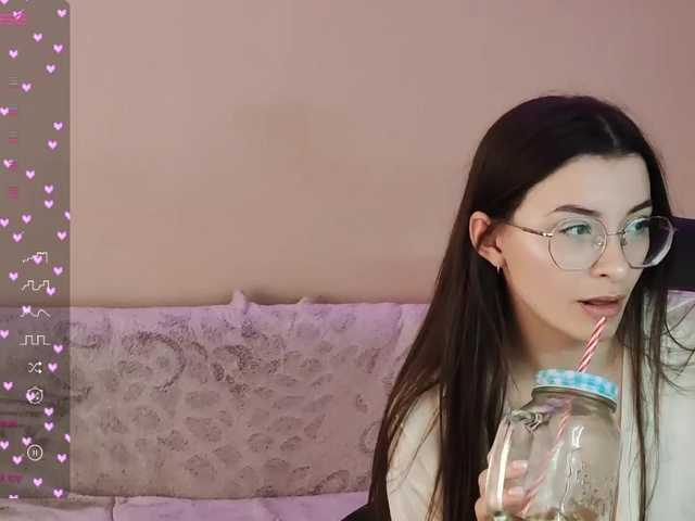 Live sex webcam photo for HailySue #277601586