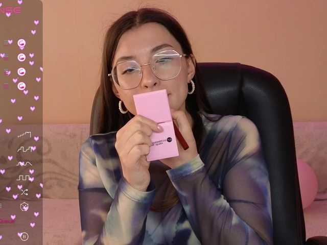 Live sex webcam photo for HailySue #277823833