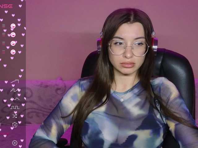 Live sex webcam photo for HailySue #277832106