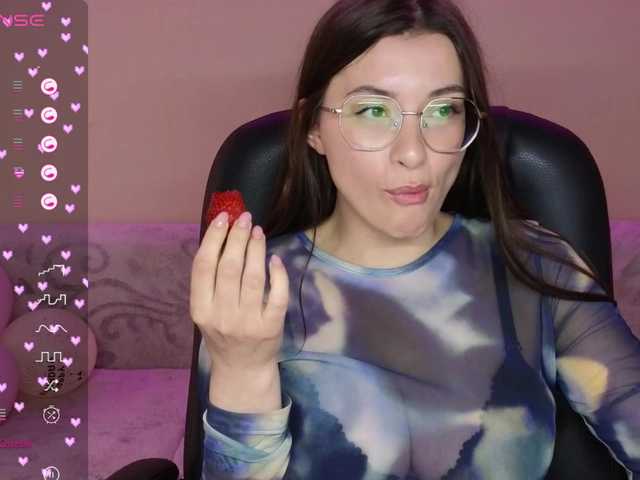 Live sex webcam photo for HailySue #277978324