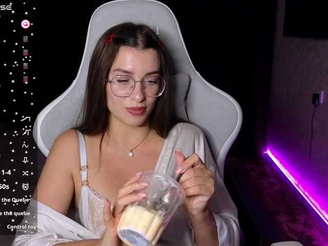 Live sex webcam photo for HailySue #291513432