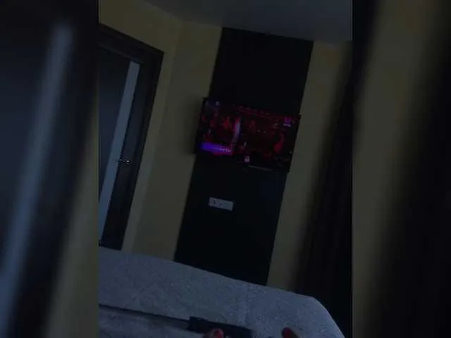 Live sex webcam photo for HairyCrotch #274147653