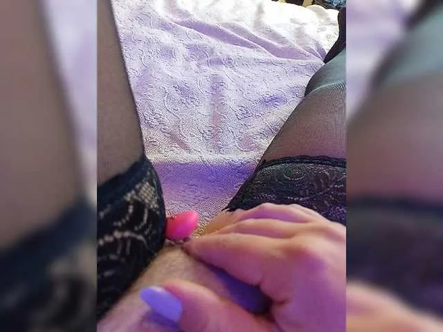 Live sex webcam photo for HairyCrotch #275606242