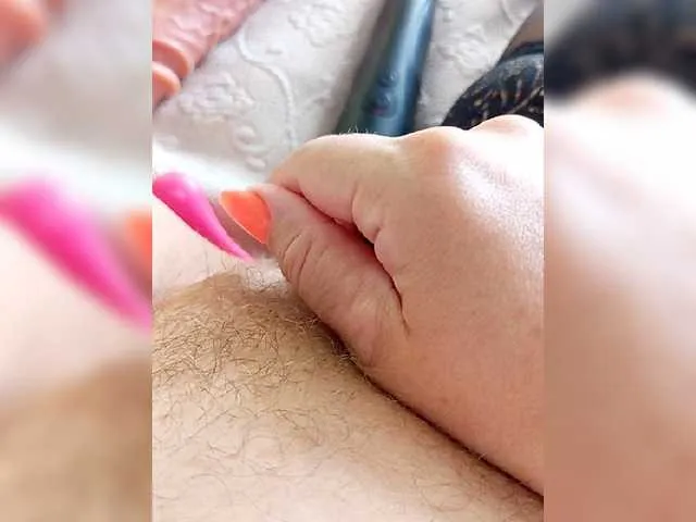 Live sex webcam photo for HairyCrotch #275958764