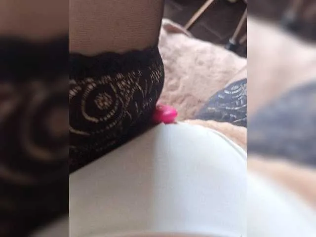 Live sex webcam photo for HairyCrotch #277644877