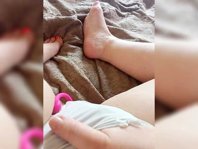 Live sex webcam photo for HairyCrotch #278066957