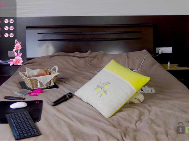 Live sex webcam photo for HairyCrotch #278263357