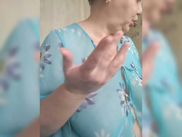 Live sex webcam photo for HairyMom #275983059