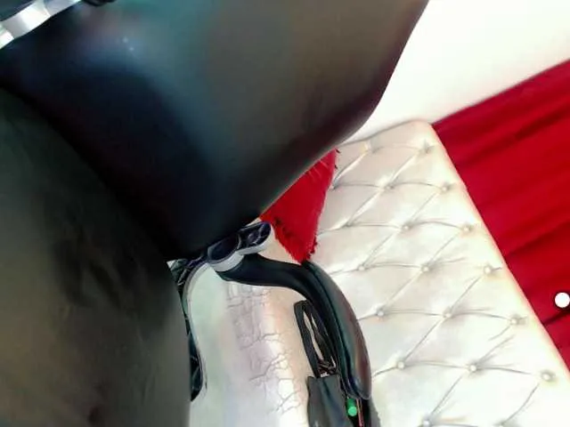 Live sex webcam photo for HalleyStuart #275554007