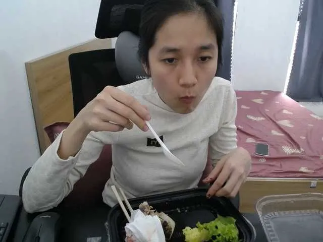 Live sex webcam photo for Hana099 #290457223