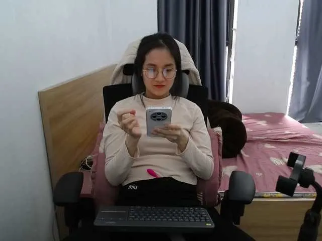 Live sex webcam photo for Hana099 #290471540