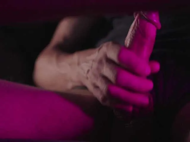 Live sex webcam photo for HandjobMan #278218310