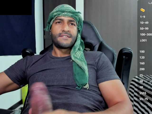 Live sex webcam photo for Handsoman11 #291101597