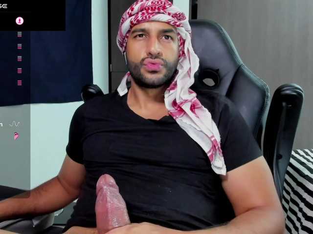 Live sex webcam photo for Handsoman11 #291122305