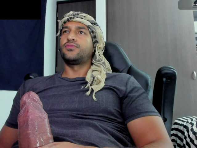 Live sex webcam photo for Handsoman11 #291254299