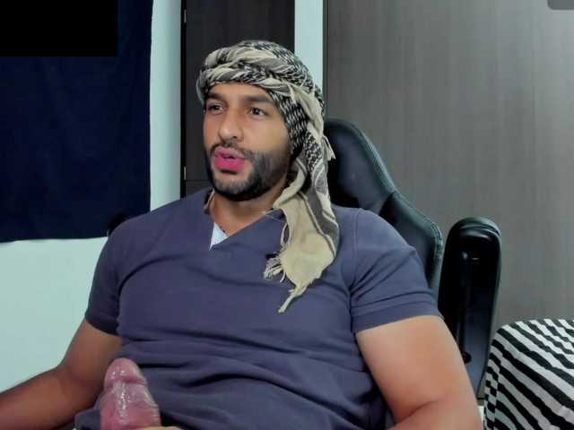 Live sex webcam photo for Handsoman11 #291280745