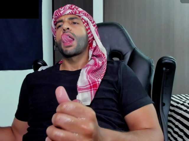 Live sex webcam photo for Handsoman11 #291287670