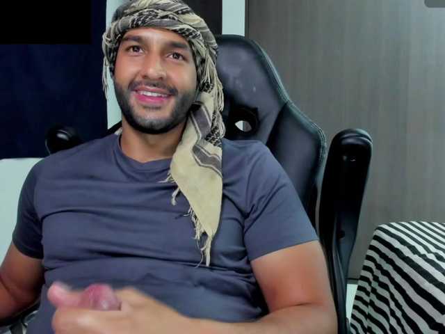 Live sex webcam photo for Handsoman11 #291305834