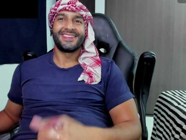 Live sex webcam photo for Handsoman11 #291315167