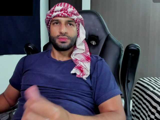 Live sex webcam photo for Handsoman11 #291319153