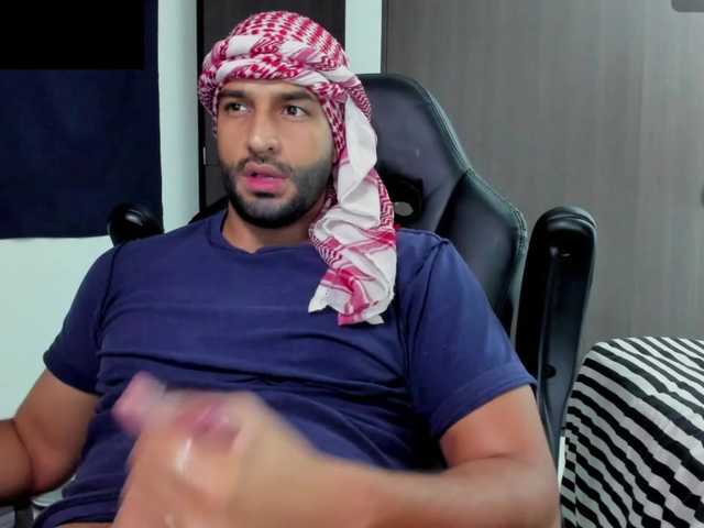 Live sex webcam photo for Handsoman11 #291320873