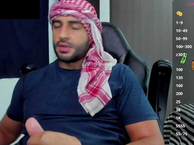 Live sex webcam photo for Handsoman11 #291374788