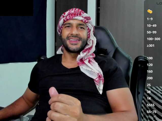 Live sex webcam photo for Handsoman11 #291379786