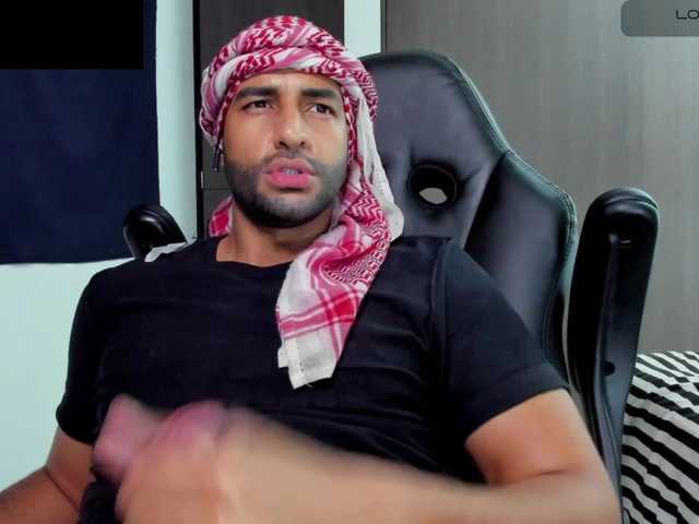 Live sex webcam photo for Handsoman11 #291402886