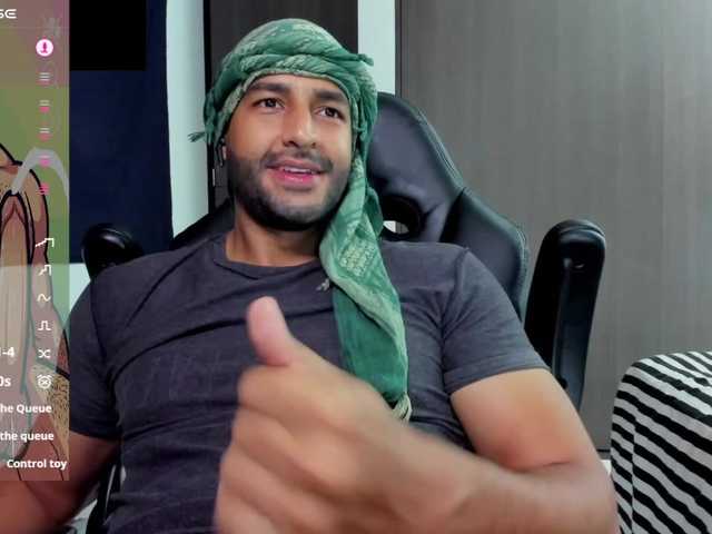 Live sex webcam photo for Handsoman11 #291444463