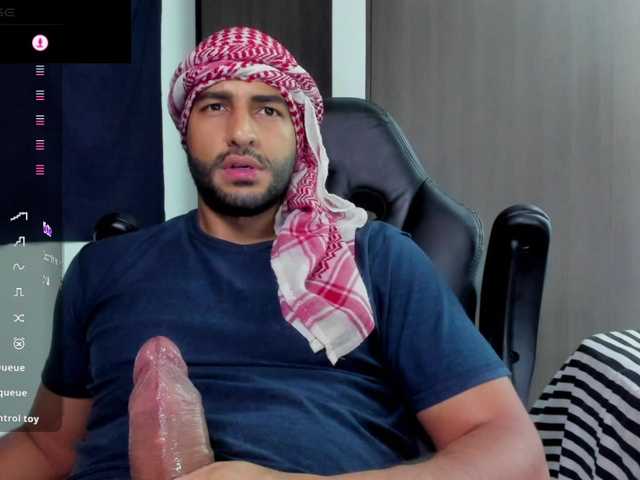 Live sex webcam photo for Handsoman11 #291468199