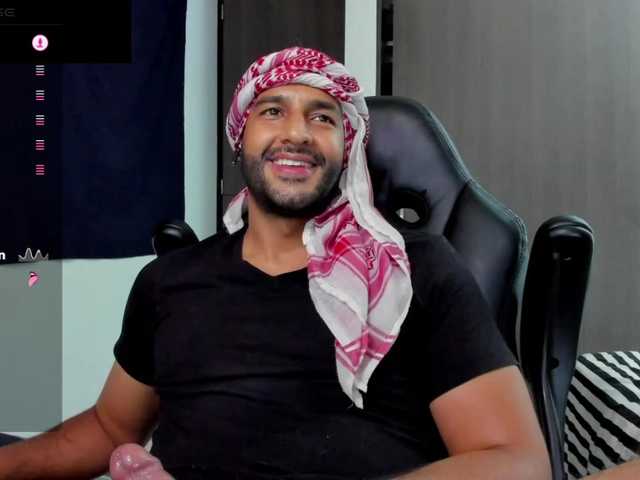 Live sex webcam photo for Handsoman11 #291478237