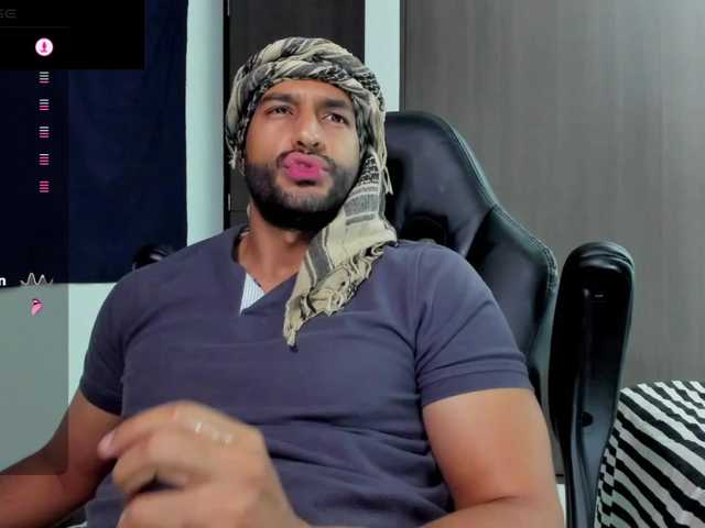 Live sex webcam photo for Handsoman11 #291490894