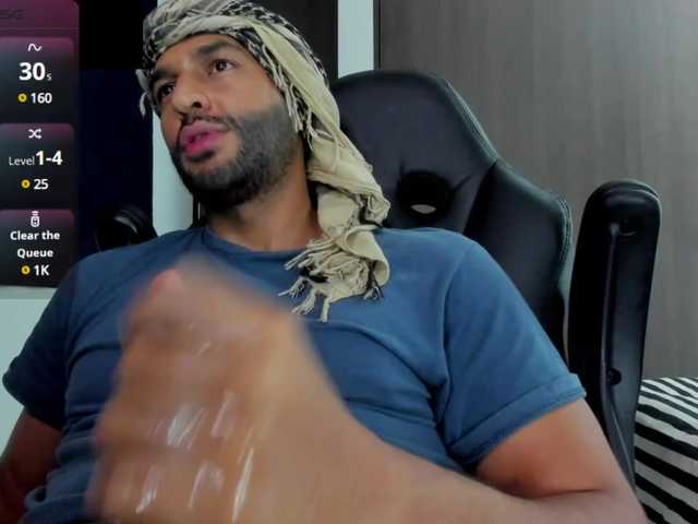 Live sex webcam photo for Handsoman11 #291502376