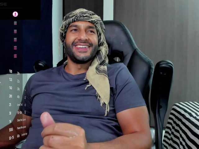 Live sex webcam photo for Handsoman11 #291515645