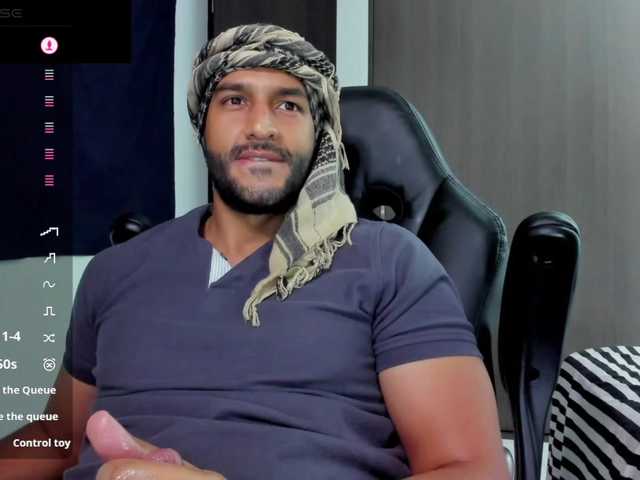 Live sex webcam photo for Handsoman11 #291560398