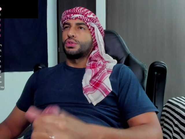 Live sex webcam photo for Handsoman11 #291572632