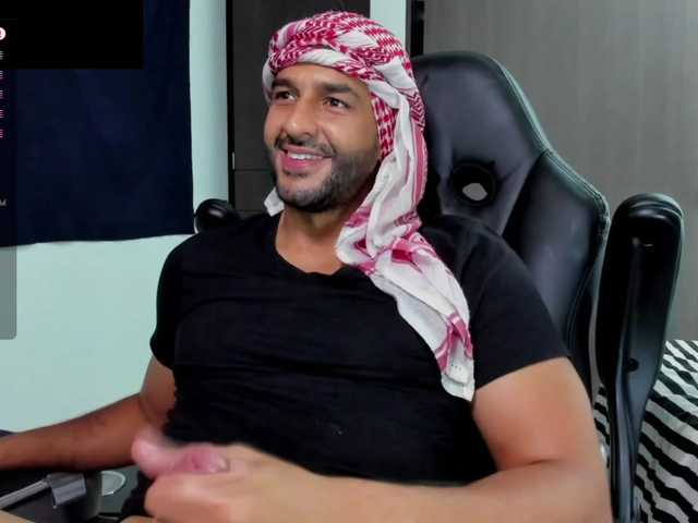 Live sex webcam photo for Handsoman11 #291579607