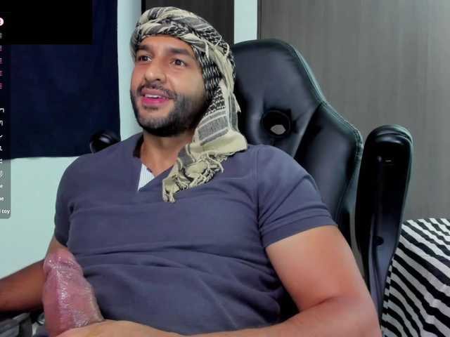 Live sex webcam photo for Handsoman11 #291581236