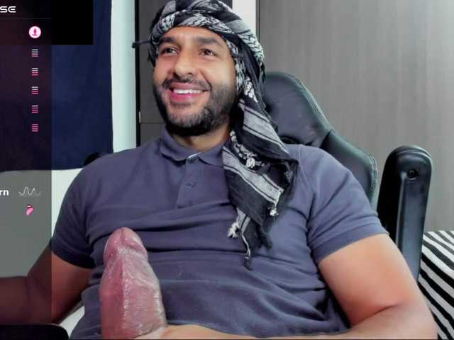 Live sex webcam photo for Handsoman11 #291692066