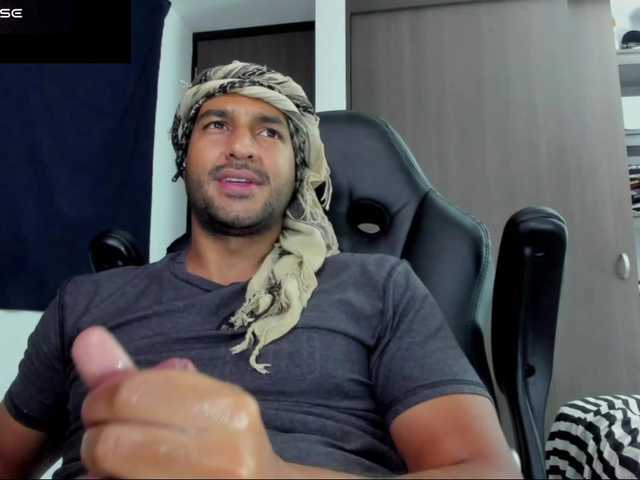 Live sex webcam photo for Handsoman11 #291717768