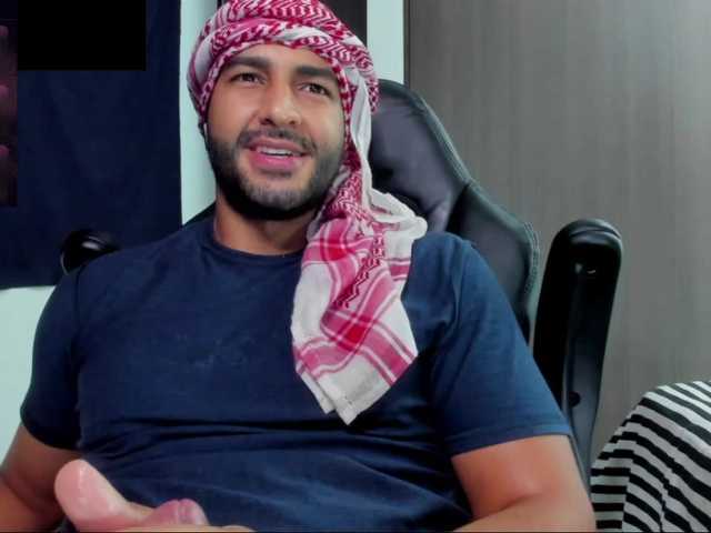 Live sex webcam photo for Handsoman11 #291727939