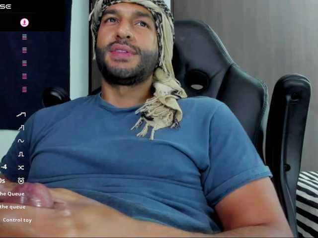 Live sex webcam photo for Handsoman11 #291760684